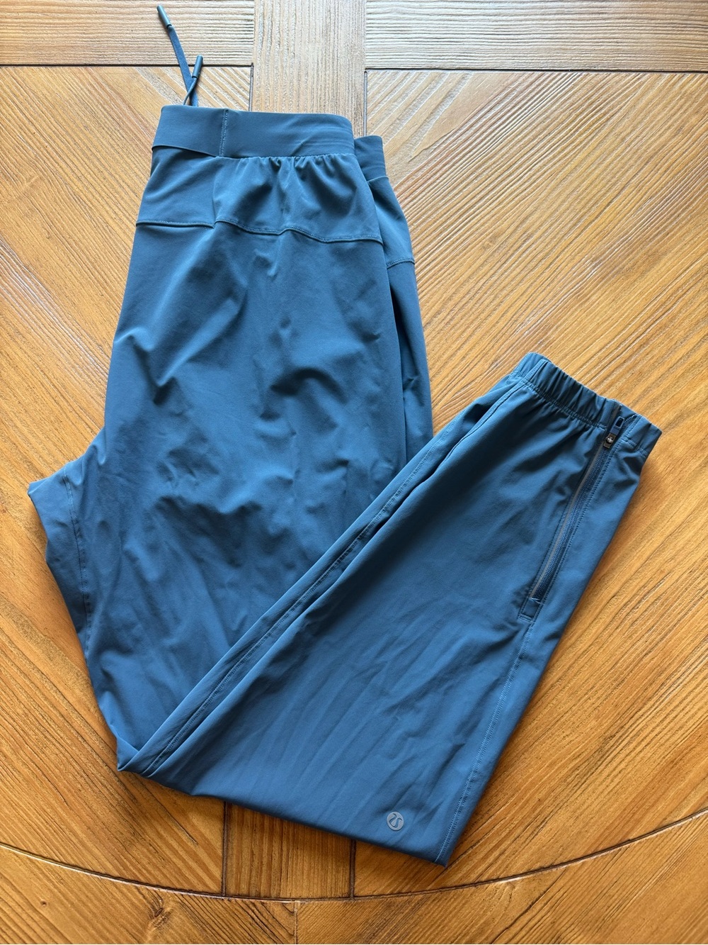 LULULEMON SURGE JOGGERS SHORTER SLATE